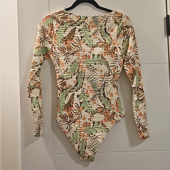 Rip Curl 1pc Bathingsuit - Picture 5 of 6